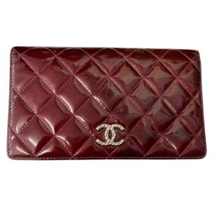 CHANEL Bi-Fold Yen Wallet - Deep Red - Patent Leather